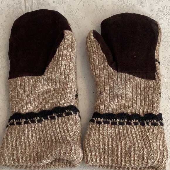 Homemade mittens. - Picture 2 of 3